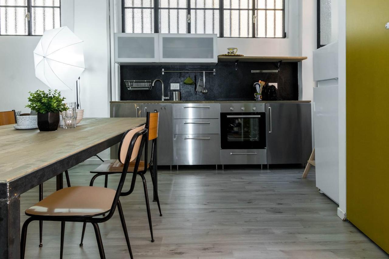 Joivy Exclusive Apt For 4 In Navigli Near Parks Милан Экстерьер фото