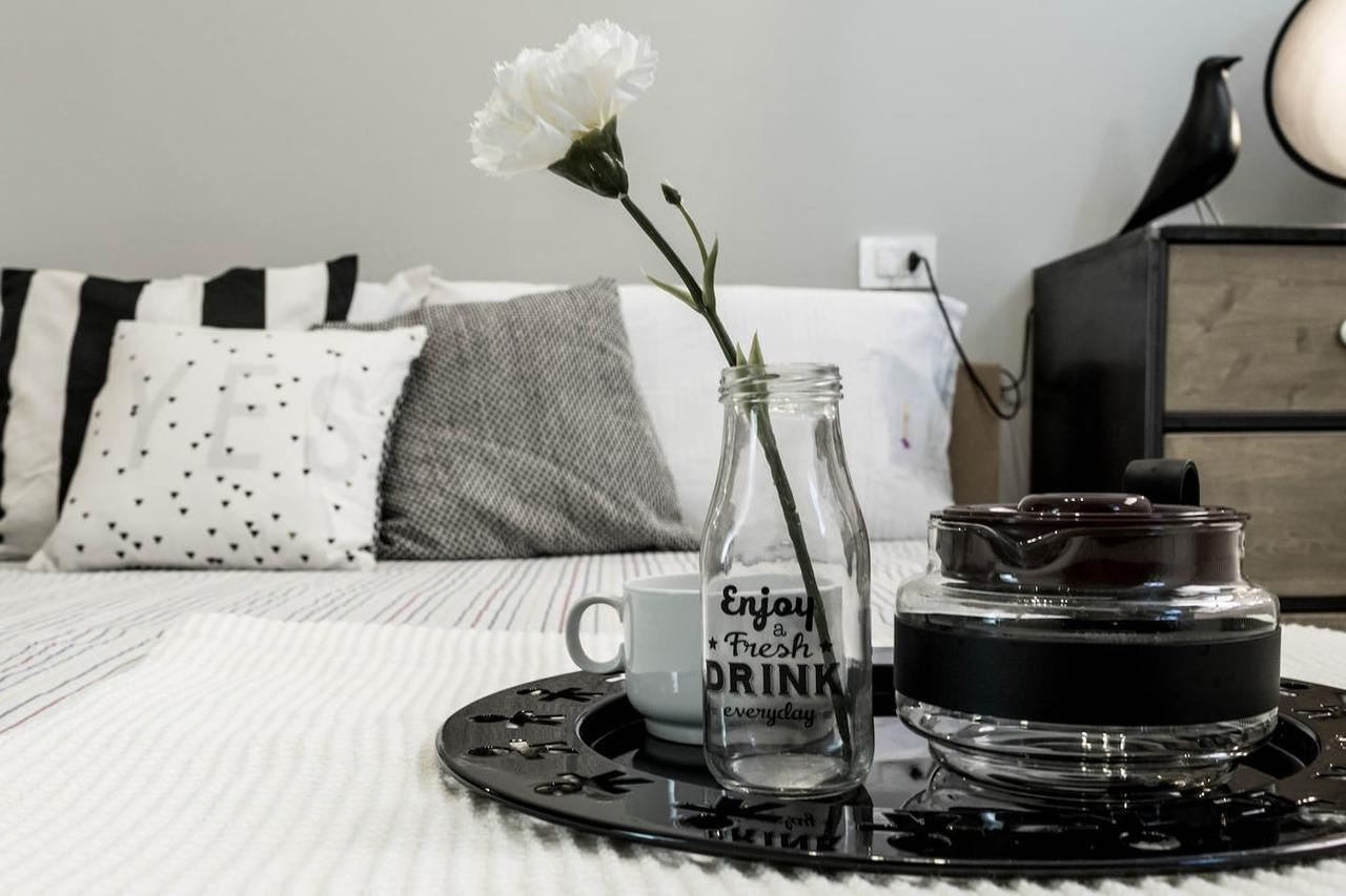 Joivy Exclusive Apt For 4 In Navigli Near Parks Милан Экстерьер фото